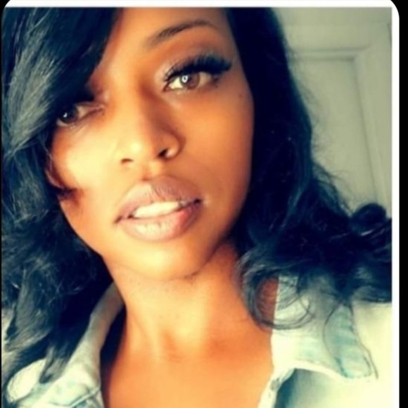 Meet your Posher, Danielle - Picture 1 of 1